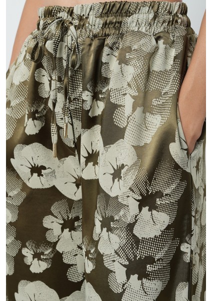 Kadın Haki - Bej Renk Desenli Bol Paça Beli Lastikli Pantolon fırsatları