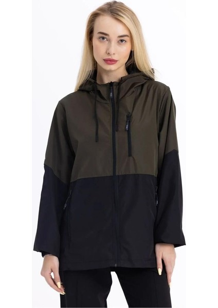 İçi Astarlı Su ve Rüzgar Geçirmez Cepli Kadın Yağmurluk