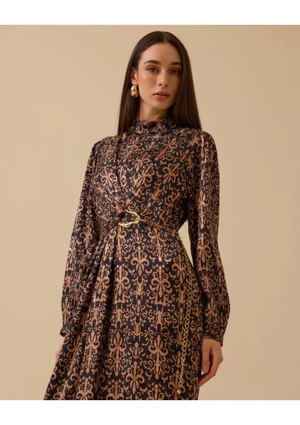 10002521311021 Karından Zincir ve Büzgü Detaylı Jakar Desenli Şık Elbise