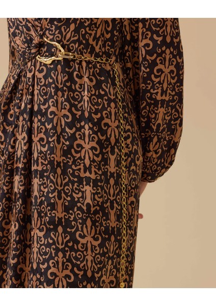 10002521311021 Karından Zincir ve Büzgü Detaylı Jakar Desenli Şık Elbise modelleri