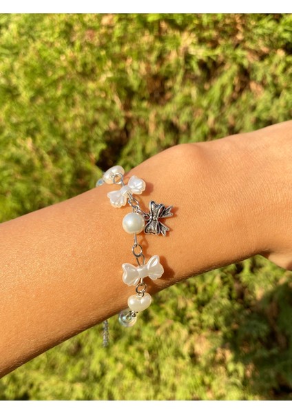 Fiyonk Inci Detaylı Coquette Charmlı Bileklik fiyatları
