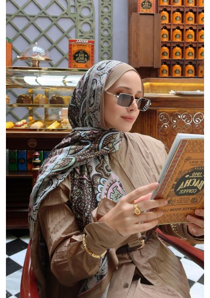 Feyza Hakyemez'in Tercihi Olea Vizon Nilla Pamuklu Şal modelleri