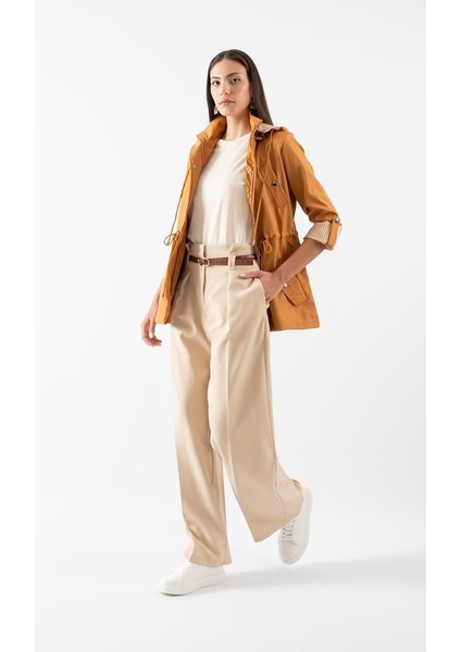 Goudot Kapüşonlu Mevsimlik Parka – Beli Büzgülü, Çıtçıt Detaylı Tarçın