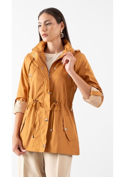 Goudot Kapüşonlu Mevsimlik Parka – Beli Büzgülü, Çıtçıt Detaylı Tarçın fırsatları