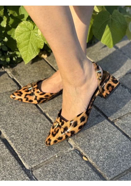 Luvera Tek Bantlı Sivri Burun Kadın Topuklu Ayakkabı Modern ve Rahat Büyük Numara