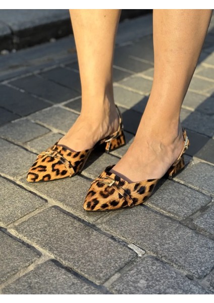 Luvera Tek Bantlı Sivri Burun Kadın Topuklu Ayakkabı Modern ve Rahat Büyük Numara