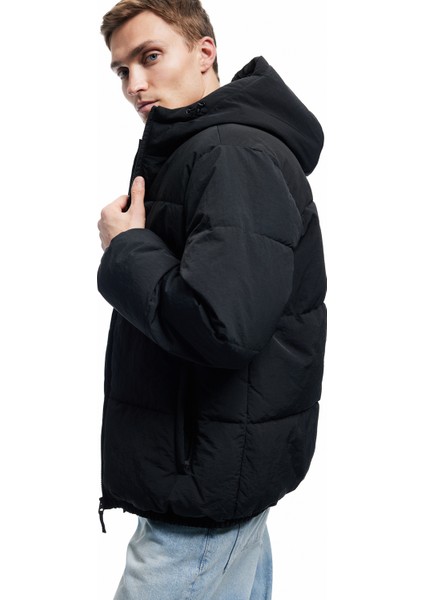 Uzun Kollu Cep Detaylı Fermuarlı Kapşonlu Kışlık Şişme Mont