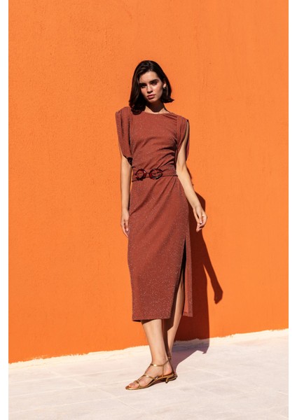 Parlak Kumaş Kemerli Elbise 26W40806