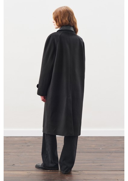 Deri Detaylı Kaşe Kaban Siyah