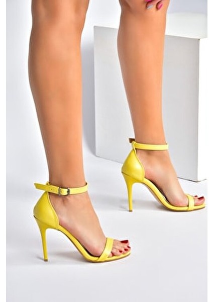 Kadın Topuklu Ayakkabı Sarı Renk Suni Deri Malzeme ile Rahat Kullanım fiyatları