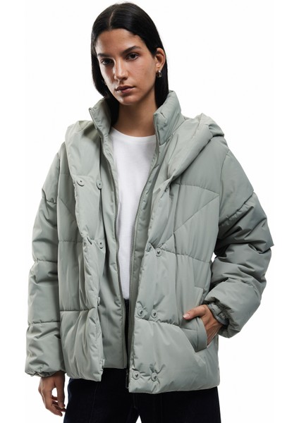 Kapüşonlu Fermuarlı Düğme Detaylı Cepli Rahat Kalıp Kapitone Şişme Mont