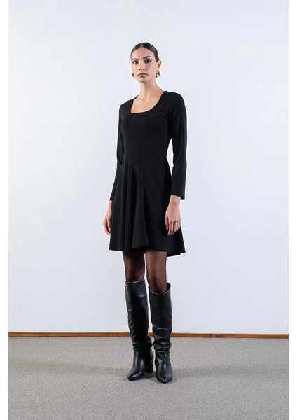 Eckert U Yaka Yanı Volanlı Elbise Siyah