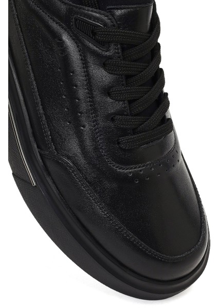 Erkek Siyah Bağcıklı Kalın Tabanlı Deri Sneaker 25WFD612714