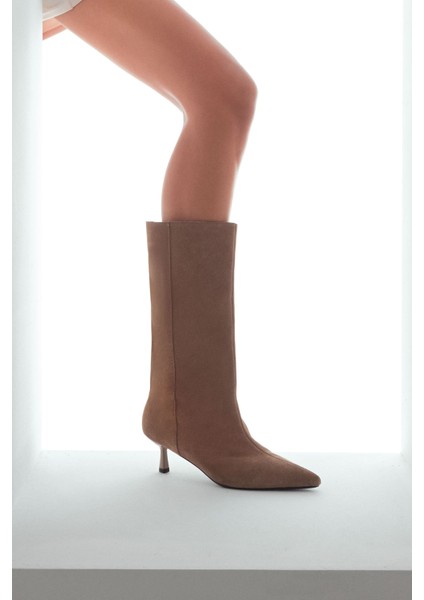 Kadın Bej İnce Topuklu Süet Deri Çizme 25AFD490510