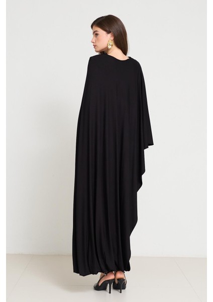 Siyah Omuz ve Aksesuar Detaylı Belden Büzgülü Tam Kalıp Elbise indirimleri