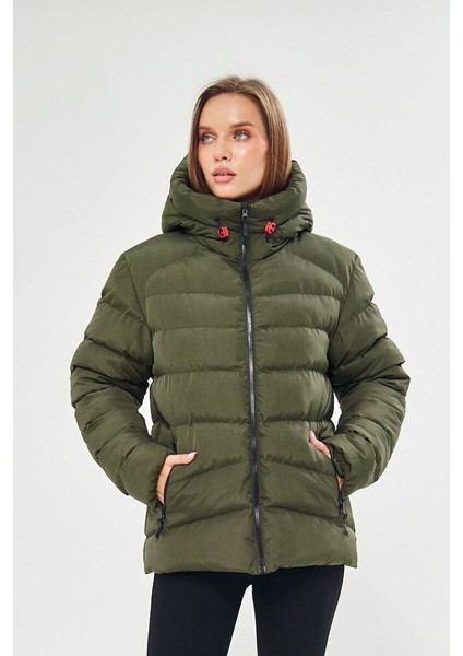 İçi Astarlı Su ve Rüzgar Geçirmez Cepli Kapüşonlu Kadın Mont fiyatları