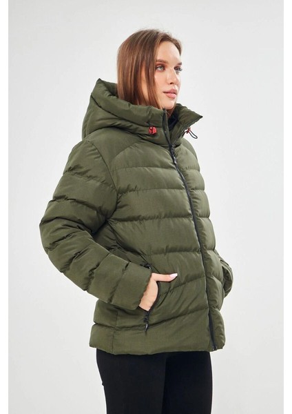 İçi Astarlı Su ve Rüzgar Geçirmez Cepli Kapüşonlu Kadın Mont modelleri