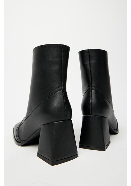 Siyah Kadın Topuklu Kare Burun Fermuarlı Bot