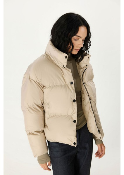 İçi Astarlı Su ve Rüzgar Geçirmez Cepli Dik Yaka Kadın Mont fırsatları