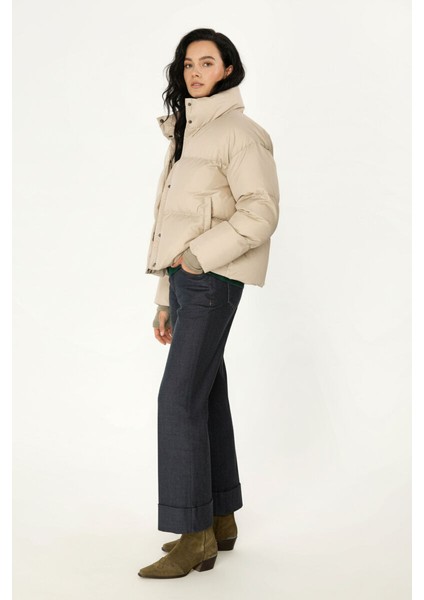 İçi Astarlı Su ve Rüzgar Geçirmez Cepli Dik Yaka Kadın Mont indirimleri