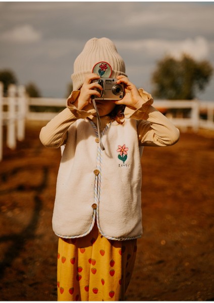 Petit Paris Çiçek Nakışlı Peluş Krem Yelek