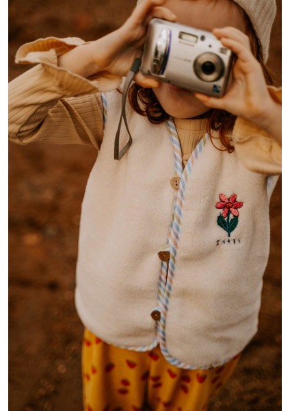 Petit Paris Çiçek Nakışlı Peluş Krem Yelek fiyatları