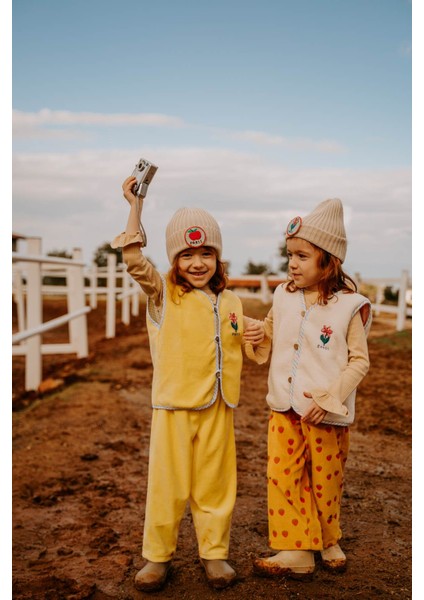 Petit Paris Çiçek Nakışlı Peluş Krem Yelek fırsatları