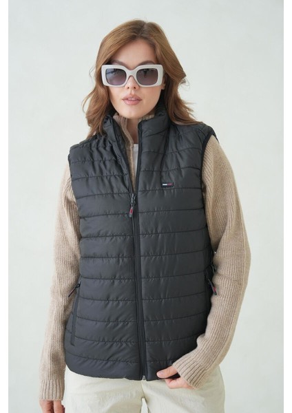 İçi Astarlı Su ve Rüzgar Geçirmez Cepli Kadın Yelek modelleri