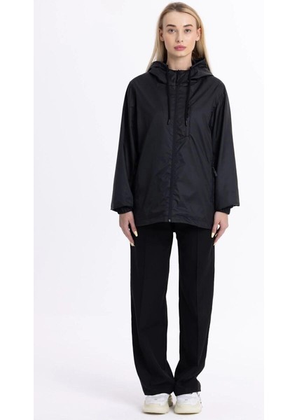 İçi Astarlı Su ve Rüzgar Geçirmez Cepli Kadın Yağmurluk modelleri