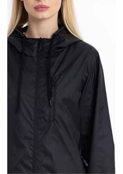 İçi Astarlı Su ve Rüzgar Geçirmez Cepli Kadın Yağmurluk fırsatları