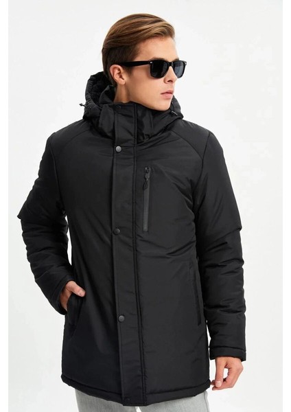 İçi Astarlı Su ve Rüzgar Geçirmez Cepli Kapüşonlu Erkek Mont