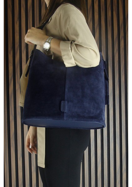 Lacivert Hakiki Dana Süet Püsküllü Manyetik Kapaklı Büyük Boy Günlük Omuz Çantası ve El Çantası modelleri