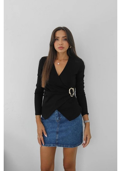 Siyah Tokalı Kruvaze Uzun Kollu Bluz