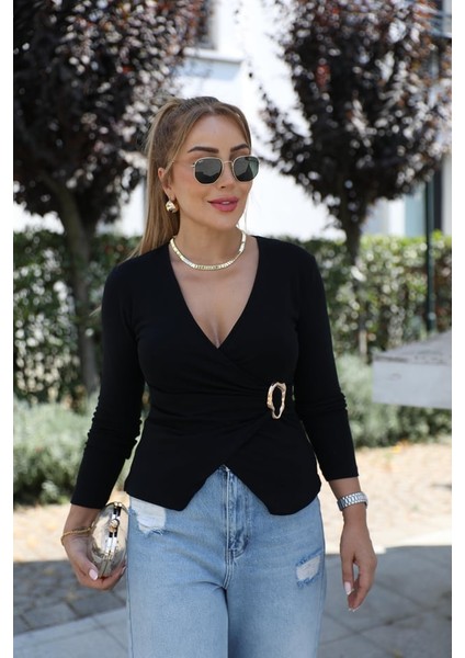 Siyah Tokalı Kruvaze Uzun Kollu Bluz