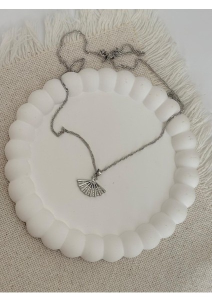 Xuping Yelpaze Model Taş Detaylı Çelik Silver Renk Kolye indirimleri