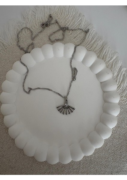 Xuping Yelpaze Model Taş Detaylı Çelik Silver Renk Kolye