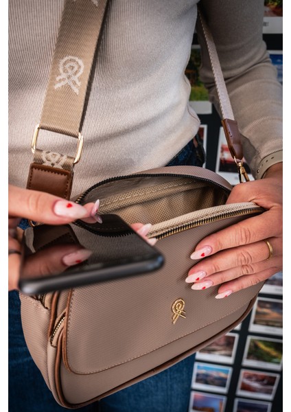 Astarlı Askılı 3 Bölmeli El ve Omuz Çantası 111003 modelleri