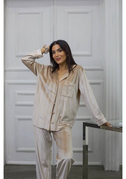 Bej Gofrajlı Kalp Nakışlı Uzun Kadife Pijama Takımı S