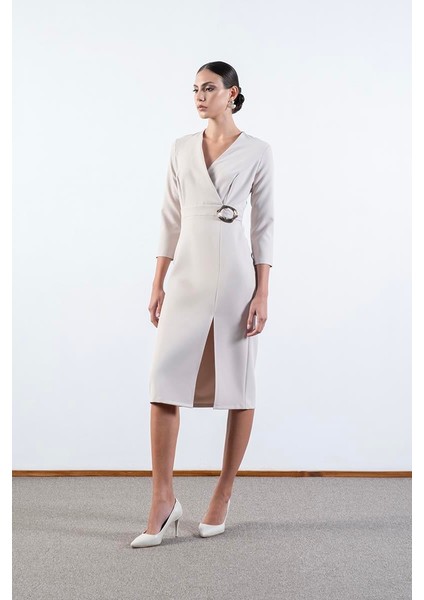 Ormea Kruvaze Belinde Toka Detaylı Yırtmaçlı Elbise Taş