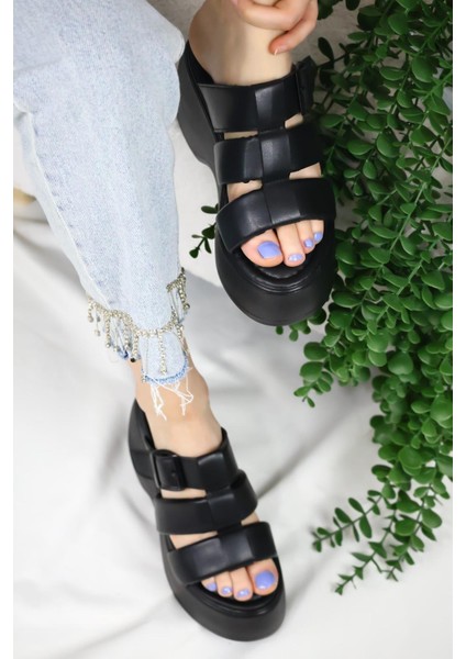 Kadın Mikeno Üç Biyeli Toka Detaylı Kalın Taban Ortopedik Terlik Siyah fiyatları