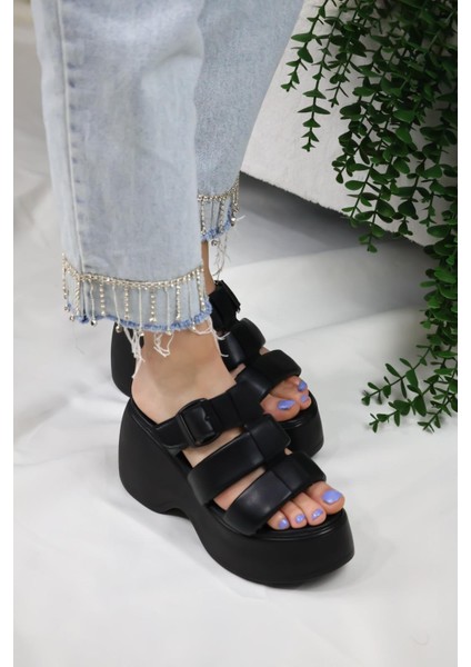 Kadın Mikeno Üç Biyeli Toka Detaylı Kalın Taban Ortopedik Terlik Siyah fırsatları