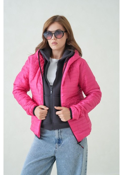 İçi Astarlı Su ve Rüzgar Geçirmez Cepli Kapüşonlu Kadın Mont