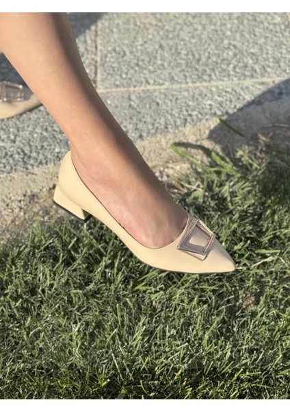 Aura Büyük Numara Kadın Sivri Burun Kare Topuklu Ayakkabı fırsatları