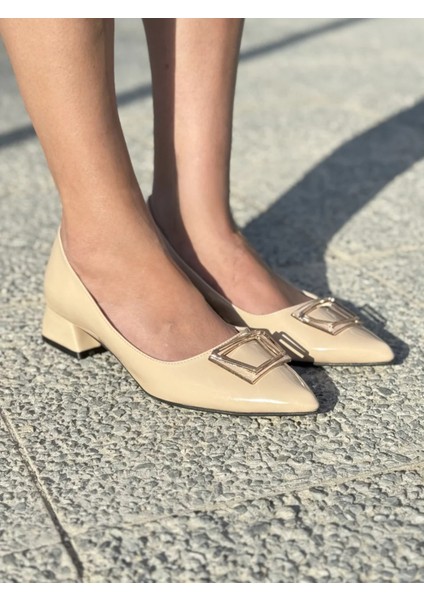 Aura Büyük Numara Kadın Sivri Burun Kare Topuklu Ayakkabı