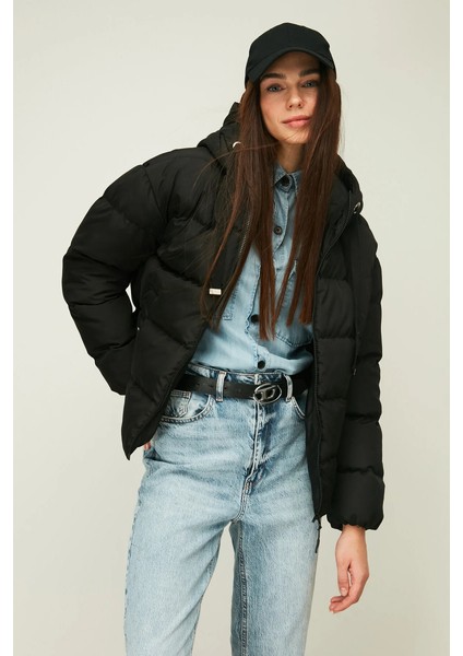 İçi Astarlı Su ve Rüzgar Geçirmez Cepli Kapüşonlu Kadın Mont fiyatları