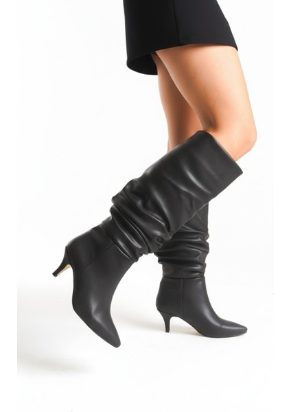 Kadın Siyah Büzgü Detaylı Sivri Burun Ince Topuklu Uzun Çizme modelleri