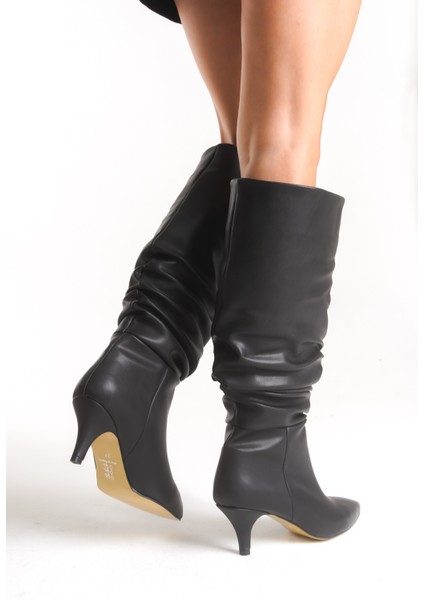 Kadın Siyah Büzgü Detaylı Sivri Burun Ince Topuklu Uzun Çizme indirimleri