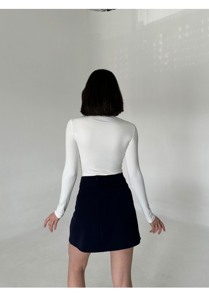 Dik Yaka Uzun Kollu Nakışlı Crop Bluz, Şık ve Rahat Giyim Seçeneği fiyatları