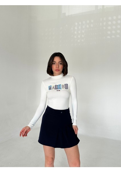 Dik Yaka Uzun Kollu Nakışlı Crop Bluz, Şık ve Rahat Giyim Seçeneği modelleri