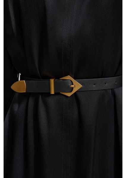 Siyah Boyun Detaylı Belden Kemerli Elbise fırsatları